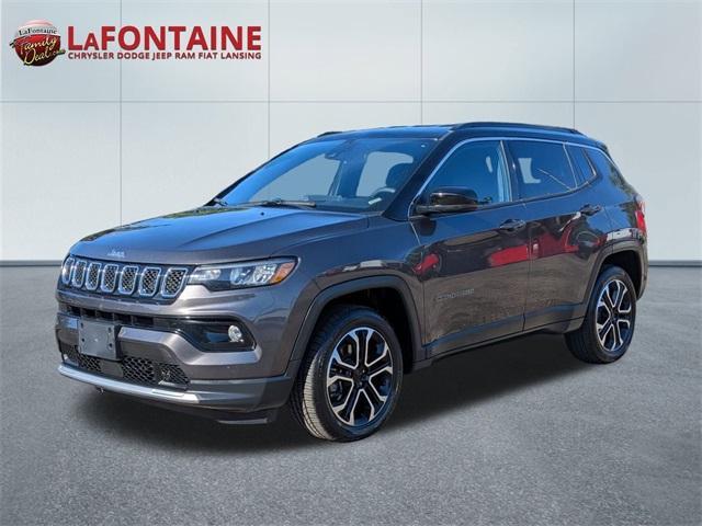 Photo of 2023 Granite Crystal Clearcoat Metallic Jeep Compass