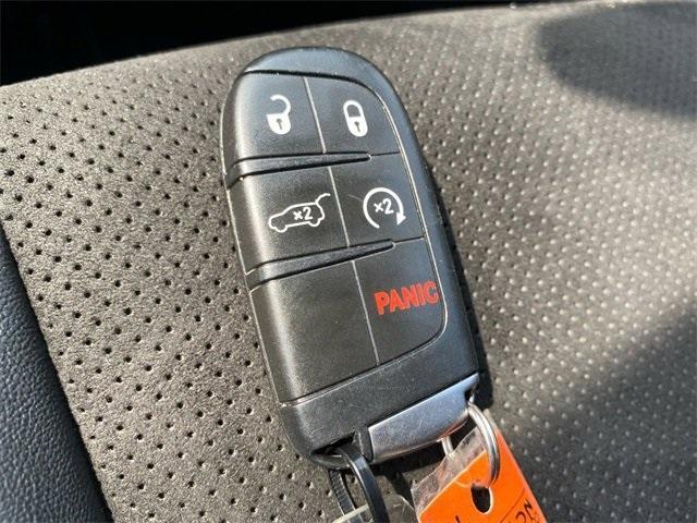 Photo of 2022 Velvet Red Pearlcoat Jeep Grand Cherokee WK