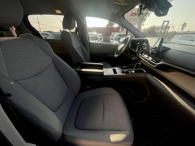 Photo of 2023 Predawn Gray Mica Toyota Sienna