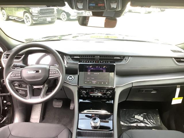 Photo of 2025 Diamond Black Jeep Grand Cherokee L