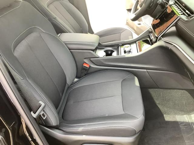 Photo of 2025 Diamond Black Jeep Grand Cherokee L