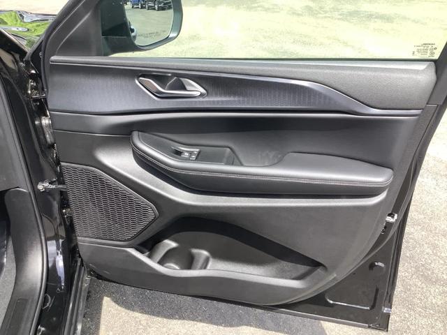 Photo of 2025 Diamond Black Jeep Grand Cherokee L