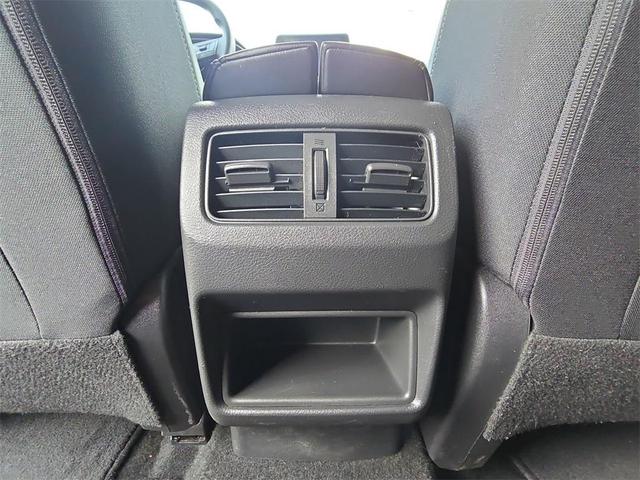 Photo of 2022 Glacier White Nissan Rogue