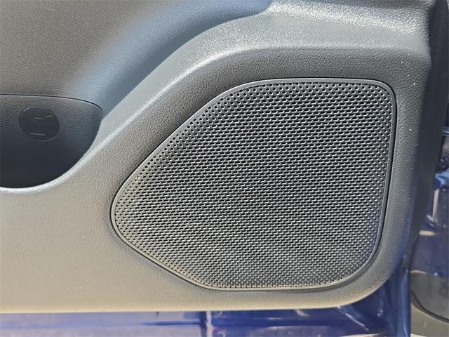 Photo of 2022 Glacier White Nissan Rogue