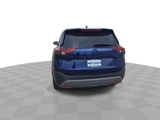 Photo of 2022 Glacier White Nissan Rogue