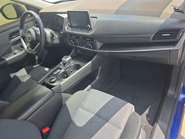 Photo of 2022 Glacier White Nissan Rogue