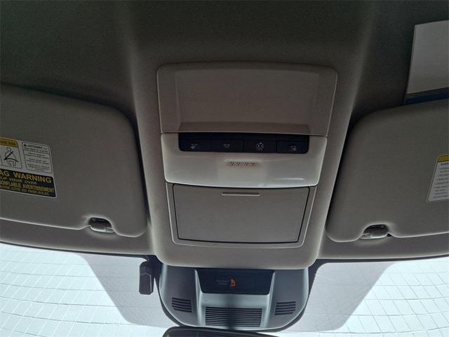 Photo of 2022 Glacier White Nissan Rogue