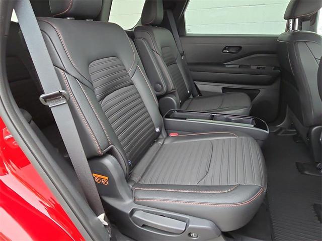 Photo of 2025 Scarlet Ember Tintcoat Nissan Pathfinder
