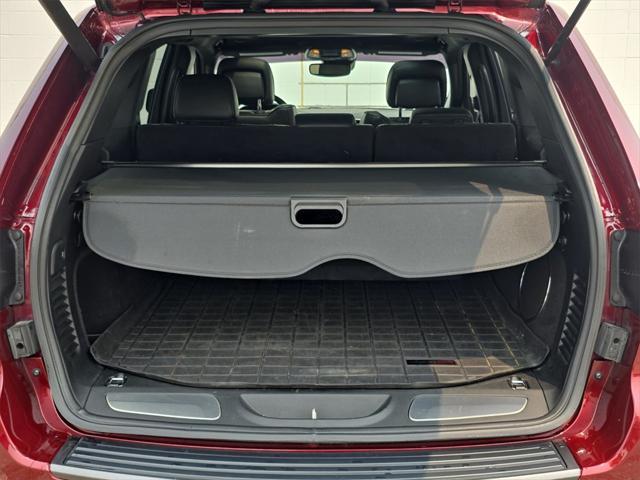 Photo of 2018 Velvet Red Pearlcoat Jeep Grand Cherokee