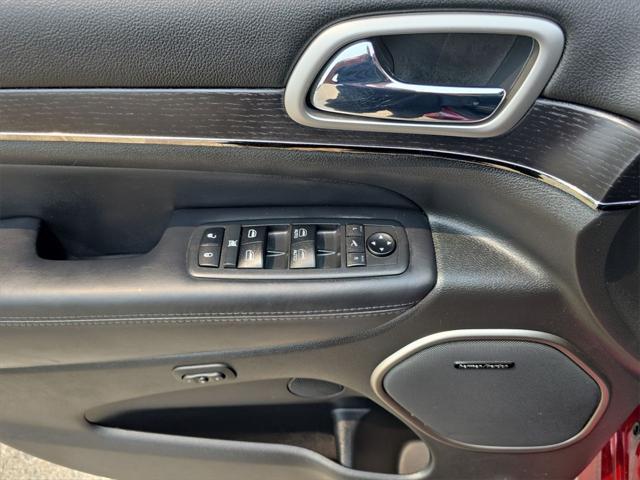 Photo of 2018 Velvet Red Pearlcoat Jeep Grand Cherokee