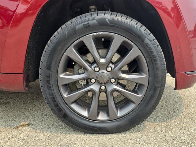 Photo of 2018 Velvet Red Pearlcoat Jeep Grand Cherokee