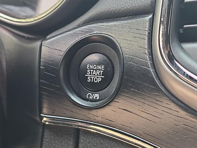 Photo of 2018 Velvet Red Pearlcoat Jeep Grand Cherokee