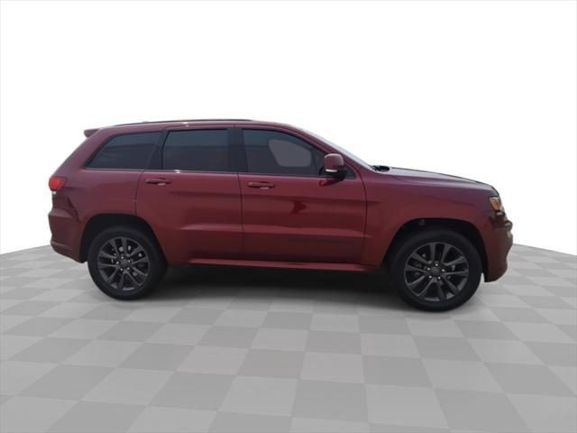 Photo of 2018 Velvet Red Pearlcoat Jeep Grand Cherokee