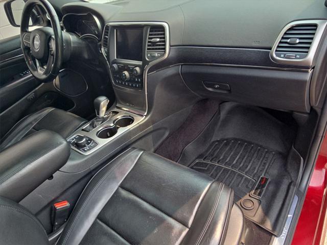 Photo of 2018 Velvet Red Pearlcoat Jeep Grand Cherokee