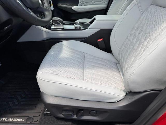 Photo of 2025  Mitsubishi Outlander