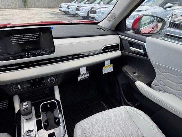 Photo of 2025  Mitsubishi Outlander