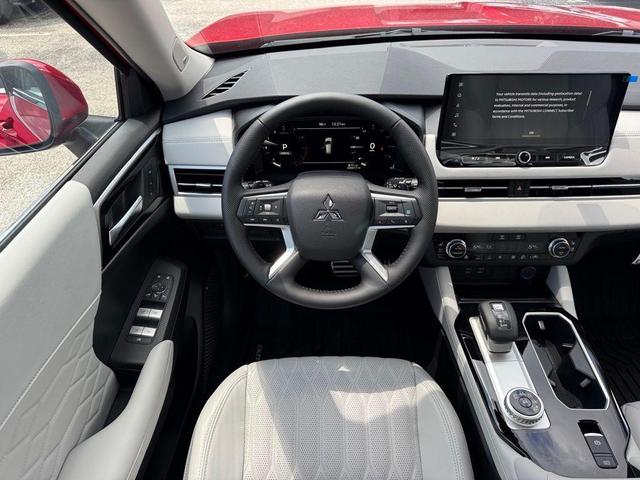 Photo of 2025  Mitsubishi Outlander