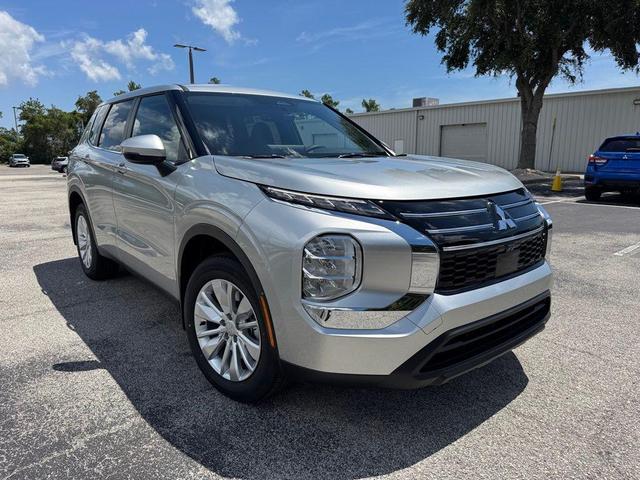 Photo of 2025 Silver Alloy Mitsubishi Outlander