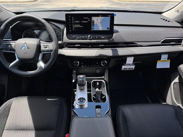 Photo of 2025 Silver Alloy Mitsubishi Outlander
