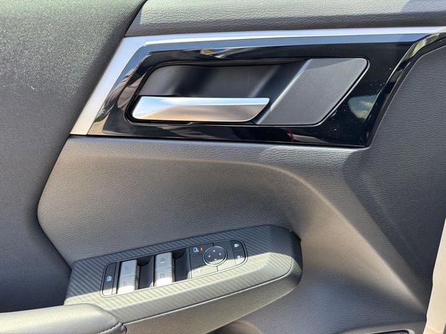 Photo of 2025 Silver Alloy Mitsubishi Outlander