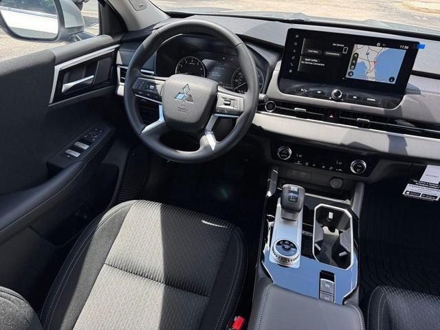 Photo of 2025 Silver Alloy Mitsubishi Outlander
