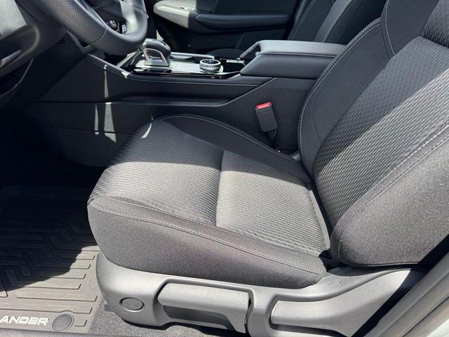 Photo of 2025 Silver Alloy Mitsubishi Outlander