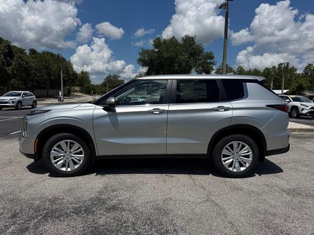Photo of 2025 Silver Alloy Mitsubishi Outlander