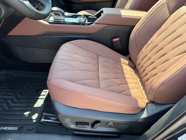 Photo of 2025 Graphite Gray Mitsubishi Outlander