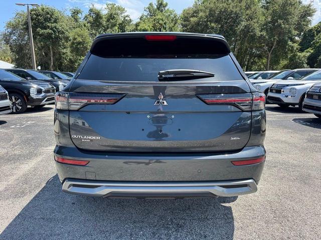 Photo of 2025 Graphite Gray Mitsubishi Outlander