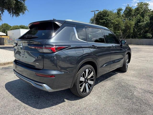 Photo of 2025 Graphite Gray Mitsubishi Outlander