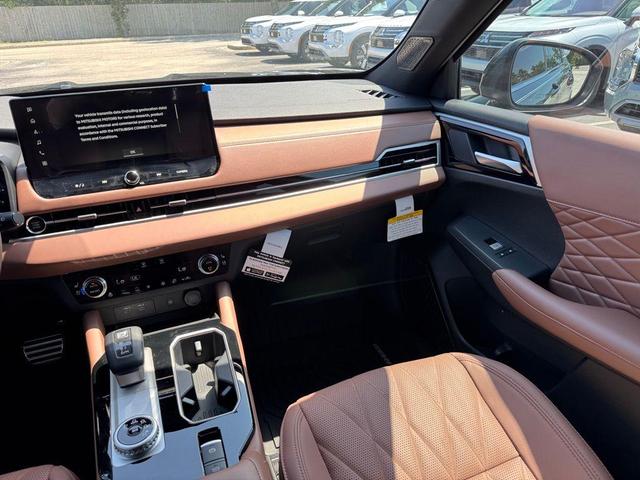 Photo of 2025 Graphite Gray Mitsubishi Outlander