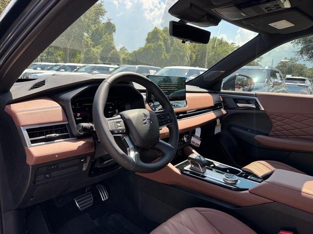Photo of 2025 Graphite Gray Mitsubishi Outlander