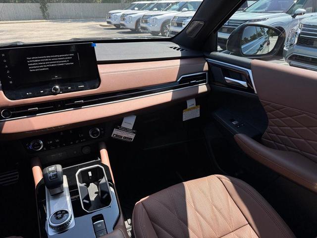 Photo of 2025 Graphite Gray Mitsubishi Outlander