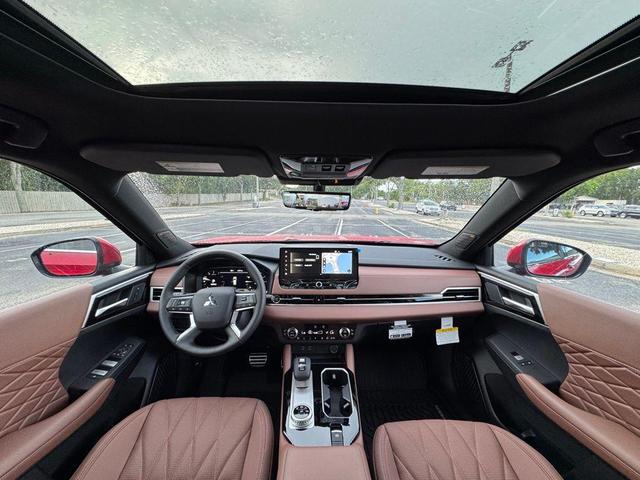 Photo of 2025  Mitsubishi Outlander