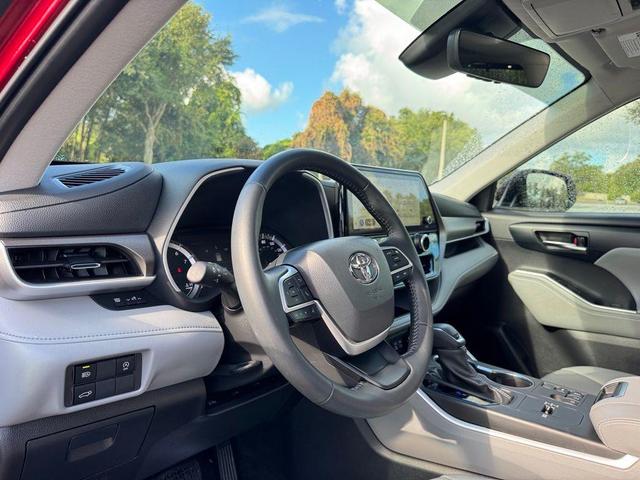 Photo of 2024 Ruby Flare Pearl Toyota Highlander