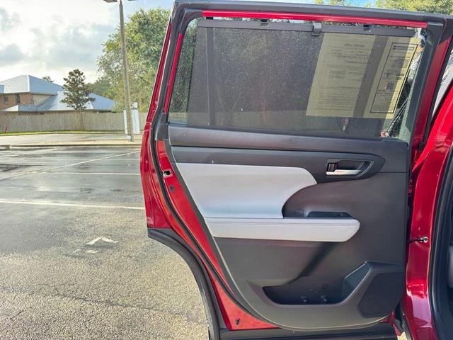 Photo of 2024 Ruby Flare Pearl Toyota Highlander