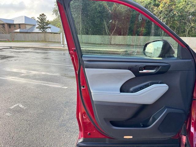 Photo of 2024 Ruby Flare Pearl Toyota Highlander