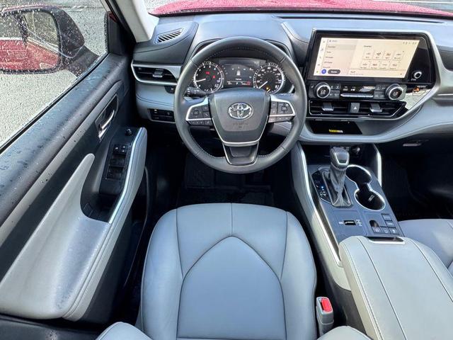 Photo of 2024 Ruby Flare Pearl Toyota Highlander