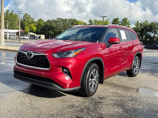 Photo of 2024 Ruby Flare Pearl Toyota Highlander