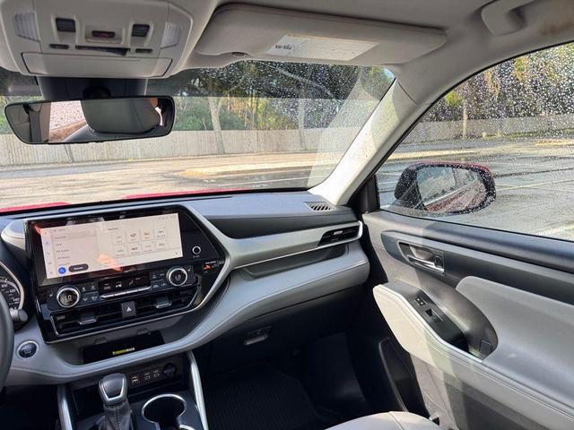 Photo of 2024 Ruby Flare Pearl Toyota Highlander