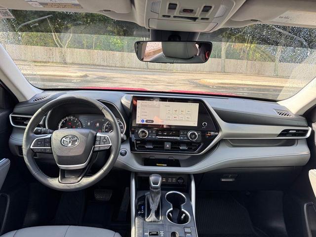 Photo of 2024 Ruby Flare Pearl Toyota Highlander