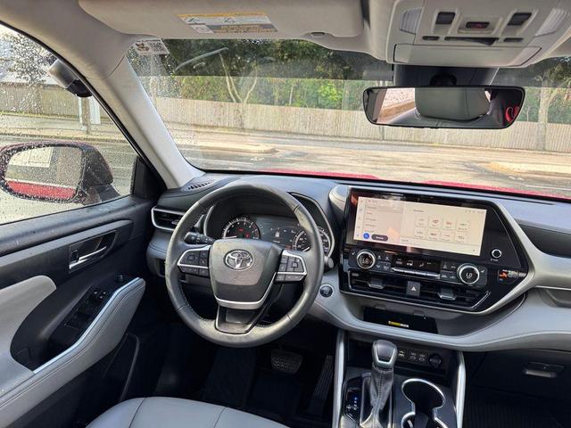 Photo of 2024 Ruby Flare Pearl Toyota Highlander