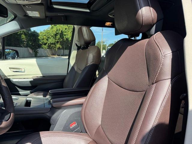 Photo of 2022 Ruby Flare Pearl Toyota Sienna