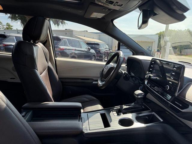 Photo of 2022 Ruby Flare Pearl Toyota Sienna