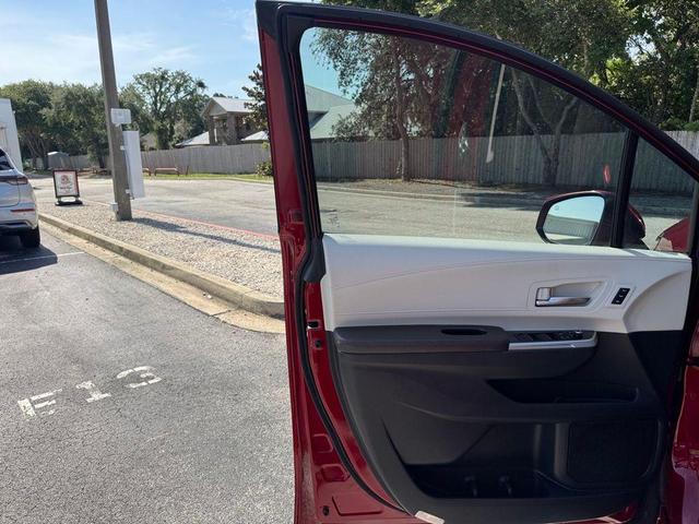Photo of 2022 Ruby Flare Pearl Toyota Sienna