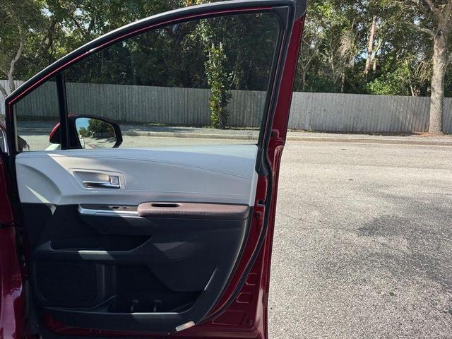 Photo of 2022 Ruby Flare Pearl Toyota Sienna