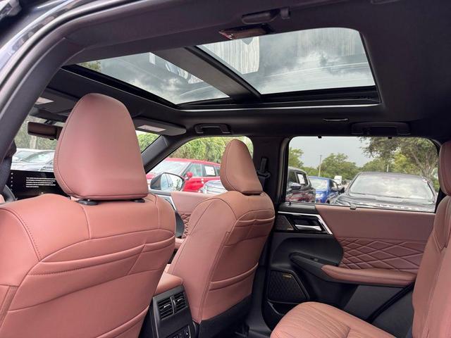 Photo of 2025 Graphite Gray Mitsubishi Outlander