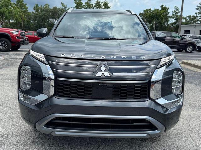 Photo of 2025 Graphite Gray Mitsubishi Outlander