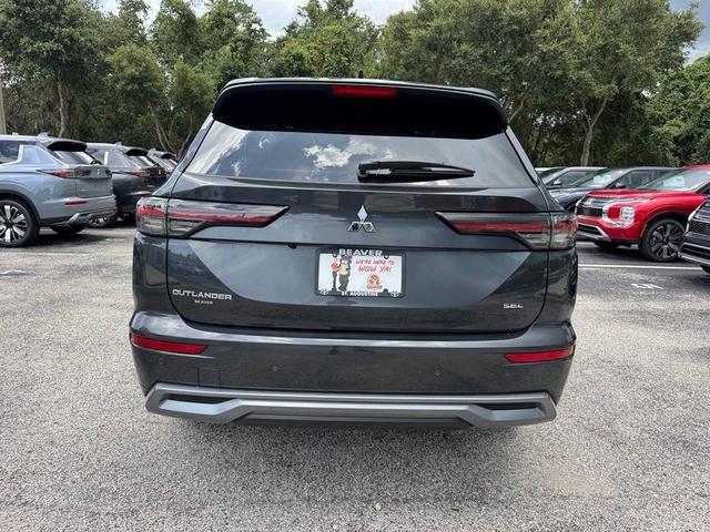 Photo of 2025 Graphite Gray Mitsubishi Outlander