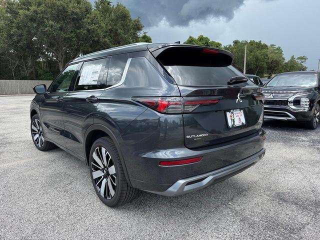 Photo of 2025 Graphite Gray Mitsubishi Outlander